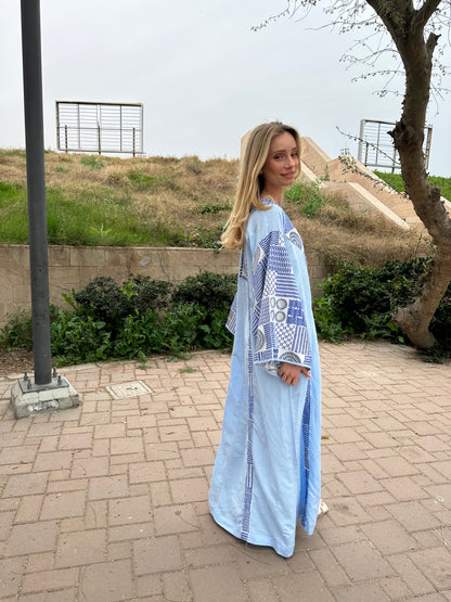 Blue embroidery pattern kaftan